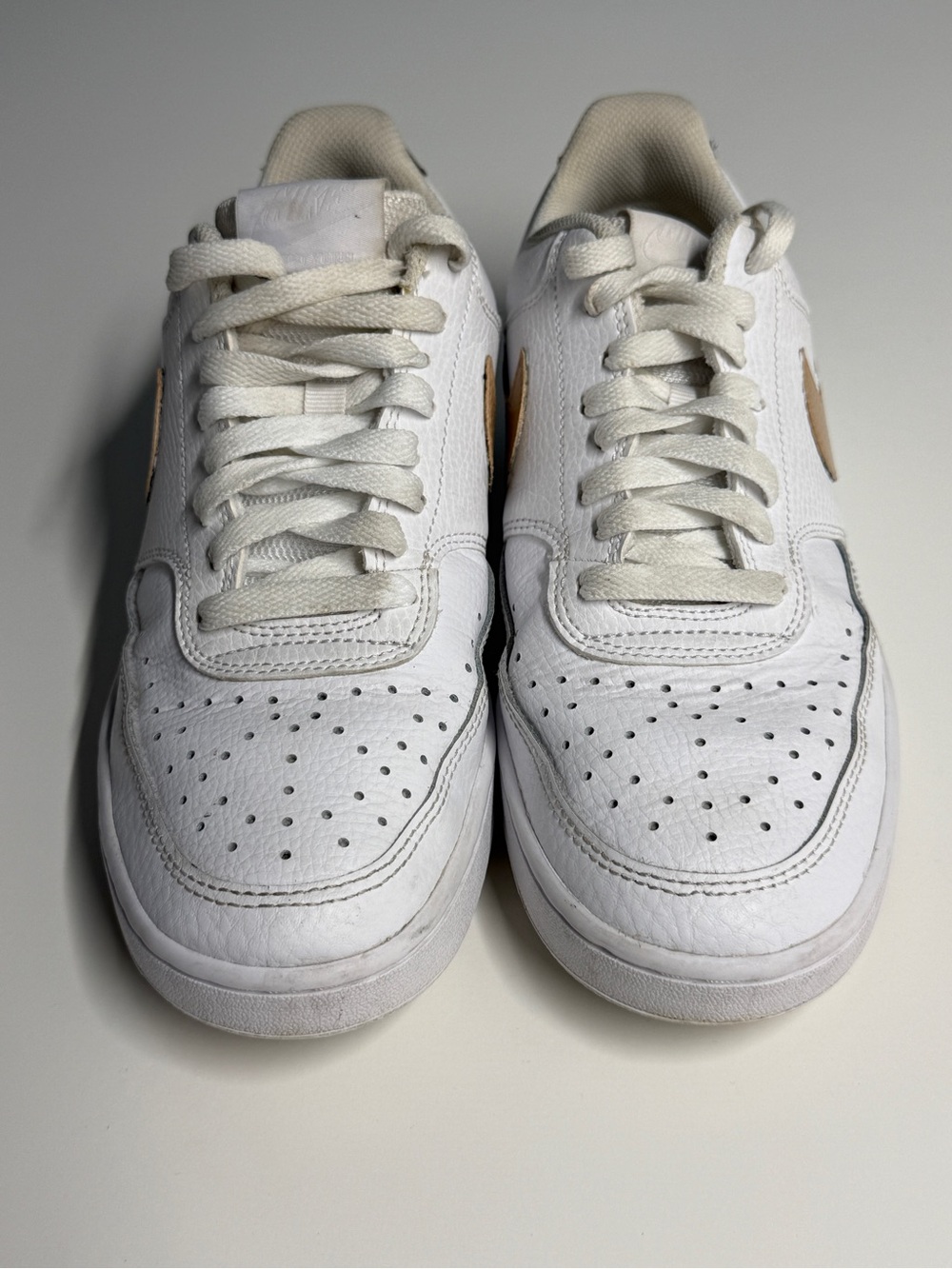 Nike Men’s White Low-Top Sneakers with Tan Swoosh